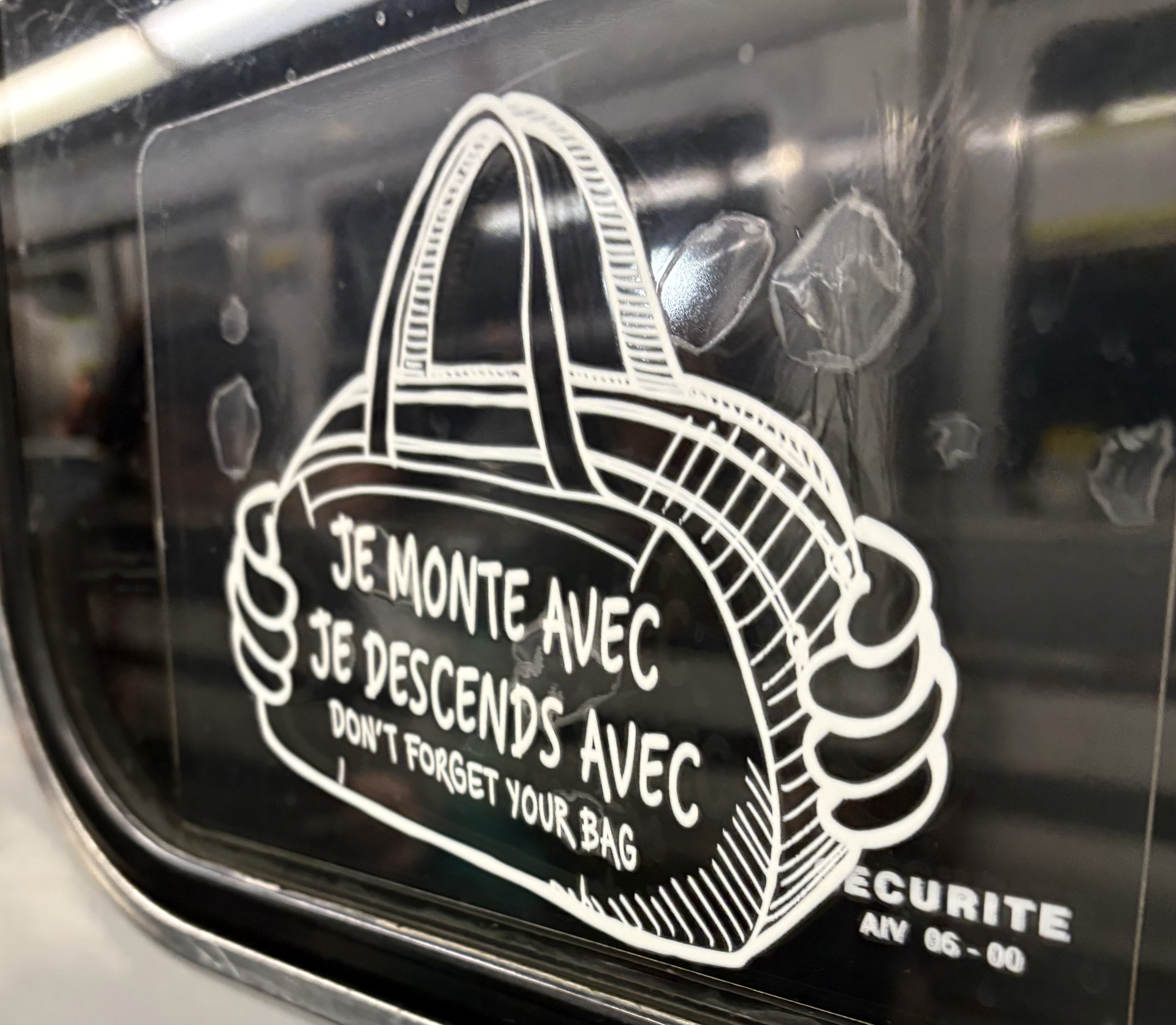 "Don't forget your bag" : la réponse de la RATP